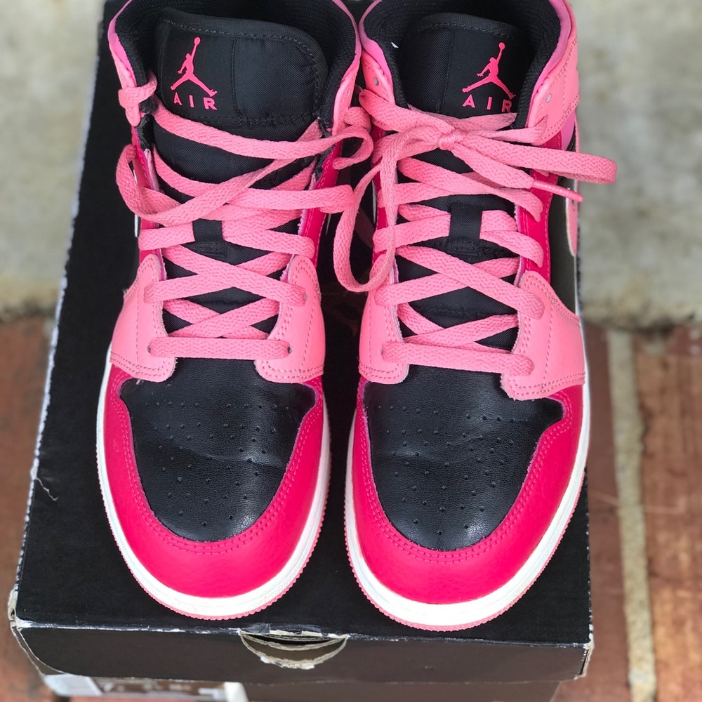 Air Jordan 1 Coral Chalk GS Size 7Y / 8.5W - Picture 3 of 9